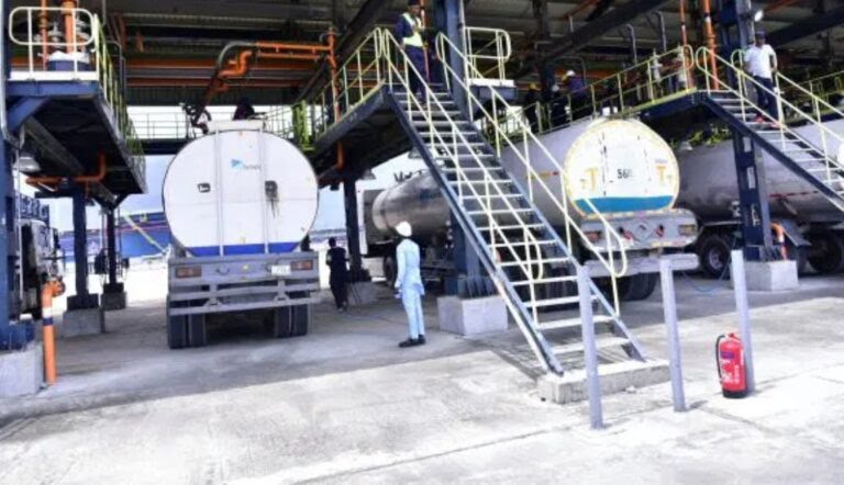 JUST IN: Dangote Refinery Slashes Petrol Price to N820/Litre