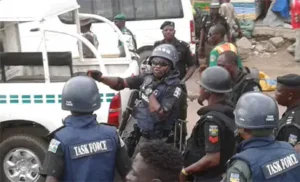 VIDEO: Task Force Dislodges Street Traders in Lagos 6 VIDEO: Task Force Dislodges Street Traders in Lagos