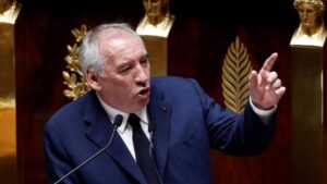 French Government Collapse 2025: Macron, Confidence Vote, Debt Crisis, and France's Political Problems
