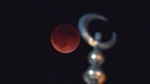 Live News on Lunar Eclipse & Blood Moon 2025